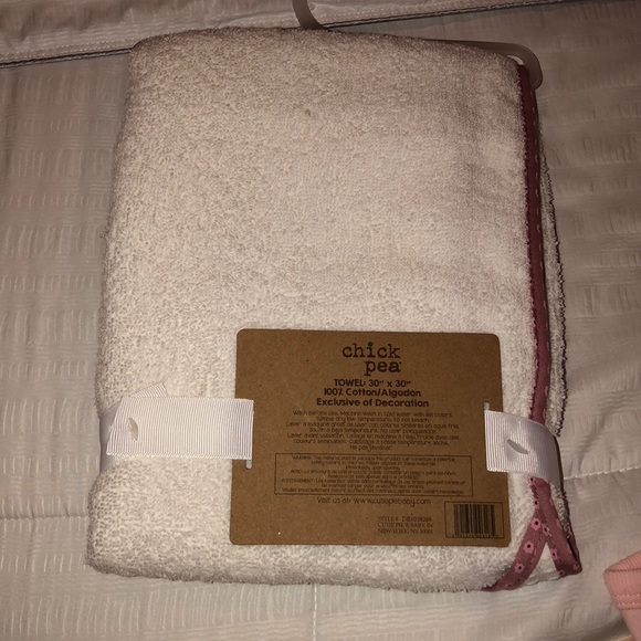 Chick Pea brand Terry cloth Hooded towel - Picture 3 of 4